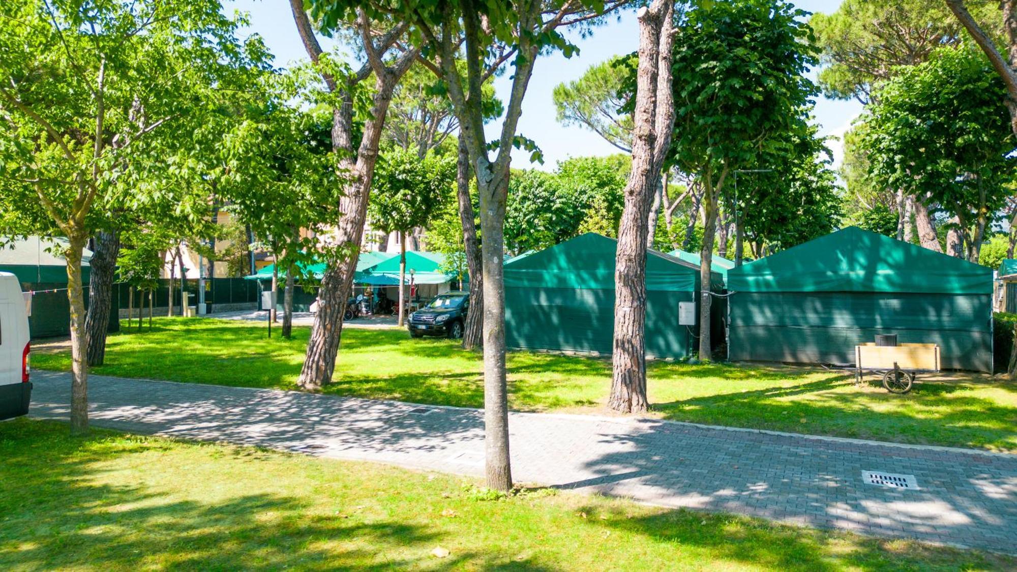 Camping Apuano มารีนา ดิ มาซซา ภายนอก รูปภาพ